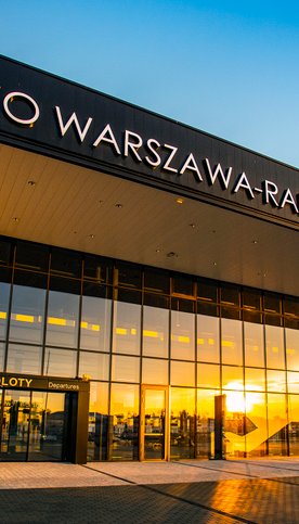 Ponieważ linie lotnicze niechętnie uruchamiają połączenia z Radomia na zasadach czysto rynkowych, Po