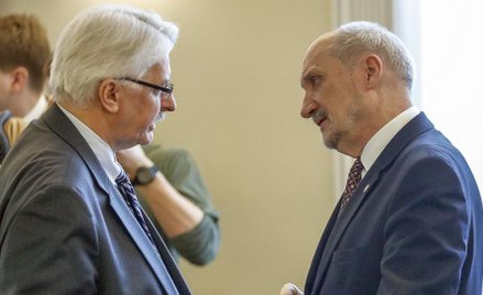 Zdymisjonowani szefowie resortów dyplomacji i obrony narodowej - Witold Waszczykowski i Antoni Macie