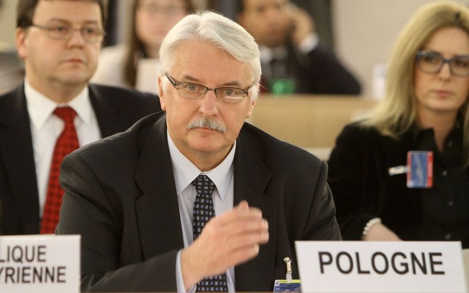 Leszek Miller: Ludzie zejdźcie z drogi, minister Waszczykowski listy pisze