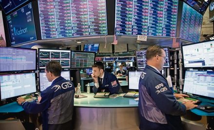 Amerykańscy traderzy zwrócili uwagę na podejrzanie zyskowne transakcje na kontraktach terminowych.