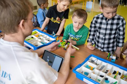 Program „Klasa w Warszawie. Warszawa z klasą” zakłada 50 zł rocznie na każdego ucznia z samorządowej