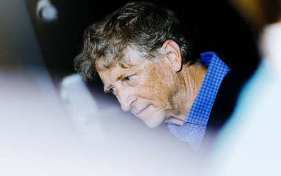 Bill Gates jest gorącym zwolennikiem sztucznej inteligencji i opisał ją jako rewolucyjną, jak intern