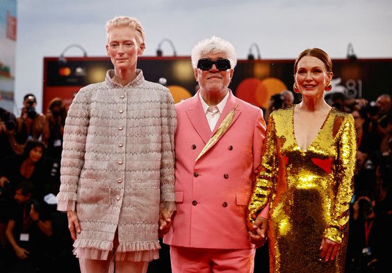 Tilda Swinton, Pedro Almodóvar i Julianne Moore na festiwalu w Wenecji