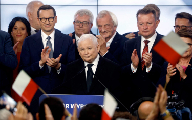 Formacja Jarosława Kaczyńskiego notuje w sondażu nieco mniejsze poparcie, niż miała w wyborach