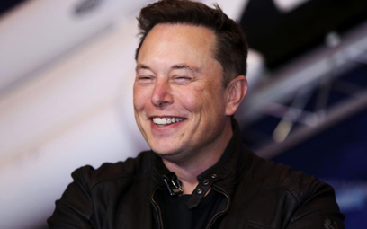 Obecnie fortuna Elona Muska wyceniana jest na 194 mld USD.