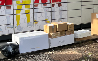 Fala zwrotów na rynku e-mody testuje logistykę