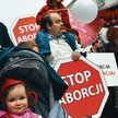 34 proc. rodaków jest przeciwnych aborcji. Na zdjęciu marsz dla życia i rodziny, Warszawa 2006 r.