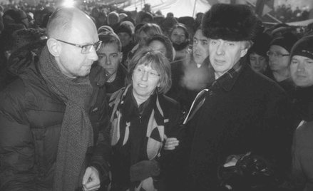 Na zdjęciu: Arsenij Jaceniuk i Catherine Ashton wśród protestujących na kijowskim majdanie, 10 grudn