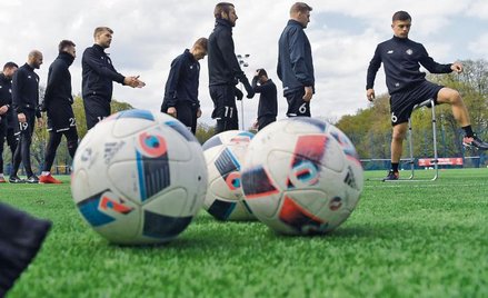 Czarne chmury nad Polonią