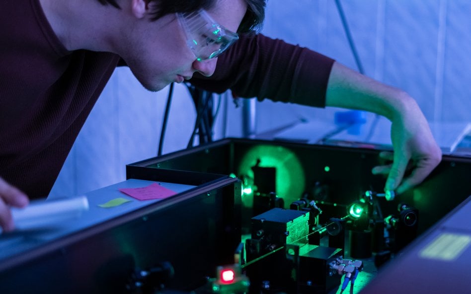 Polska firma dostarcza jedne z najbardziej nowoczesnych technologicznie laserów, pożądanych przez tw