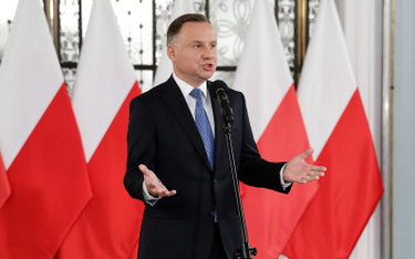 Prezydent próbuje łagodzić spór o polskie sądy