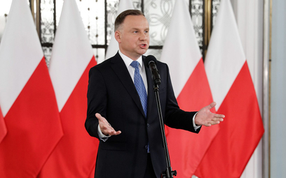 Prezydent próbuje łagodzić spór o polskie sądy