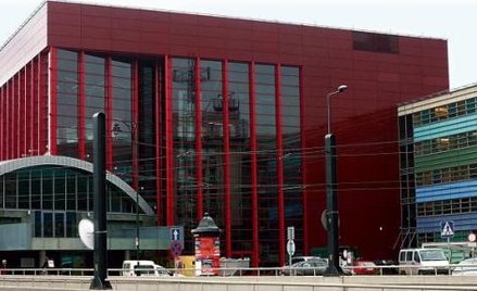 Opera czy operetka? „Wesoła” gra barw na elewacji nowej krakowskiej opery. Liczący 12 tys. mkw. powi