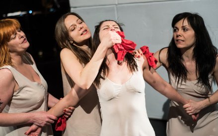 „Krzywicka/Krew” Aliny Moś-Kerger.