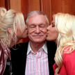 Krytycy zarzucali Hugh Hefnerowi uprzedmiotowienie kobiet.