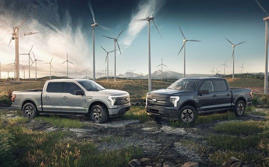 Ford-F-150-Lightning to najlepiej sprzedający się elektryczny pick-up w USA.