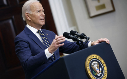 Biden chce „wycisnąć” Rosję. Nowe cła i zakaz wódki, kawioru i diamentów