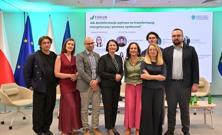 Prezes zarządu NFOŚiGW Dorota Zawadzka- -Stępniak z uczestnikami panelu dyskusyjnego