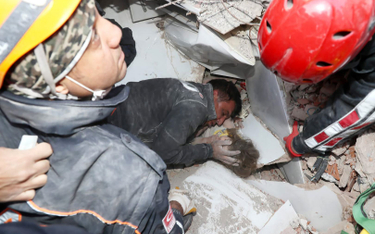 Turcja: Czterolatka uratowana po 91 godzinach pod gruzami