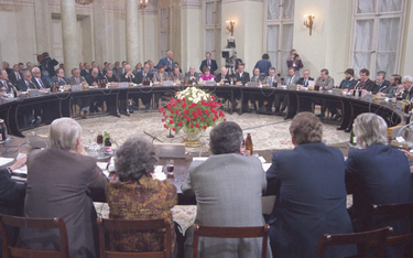 Koniec rozmów w Pałacu Namiestnikowskim 5 kwietnia 1989 r. Lech Wałęsa mówi, że obrady Okrągłego Sto