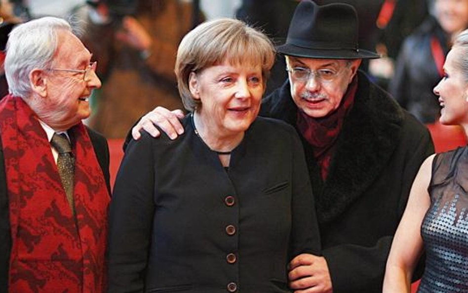 Kanclerz Angeli Merkel towarzyszyli Andrzej Wajda, aktorka Magdalena Cielecka i dyrektor festiwalu D