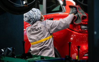 Renault jednak zawiesza produkcję w Rosji