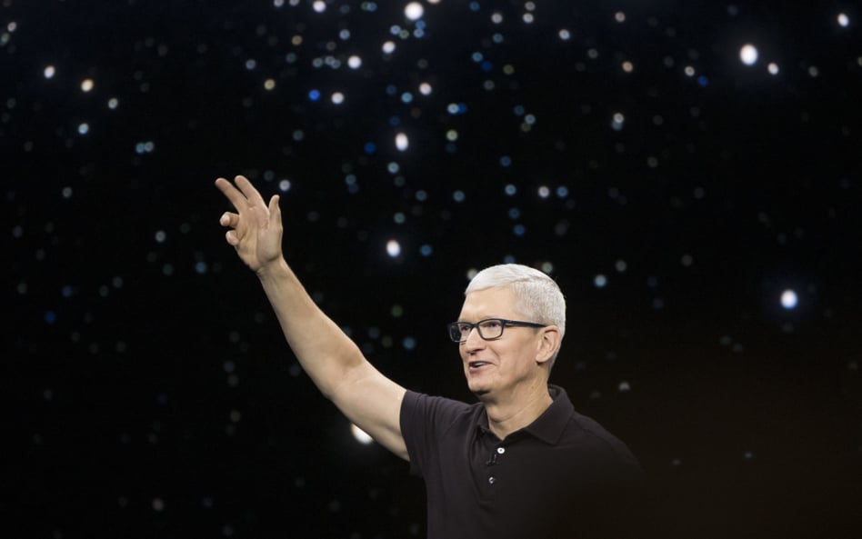 Tim Cook może być zadowolony z wyników firmy, ale na giełdzie jej akcje tracą