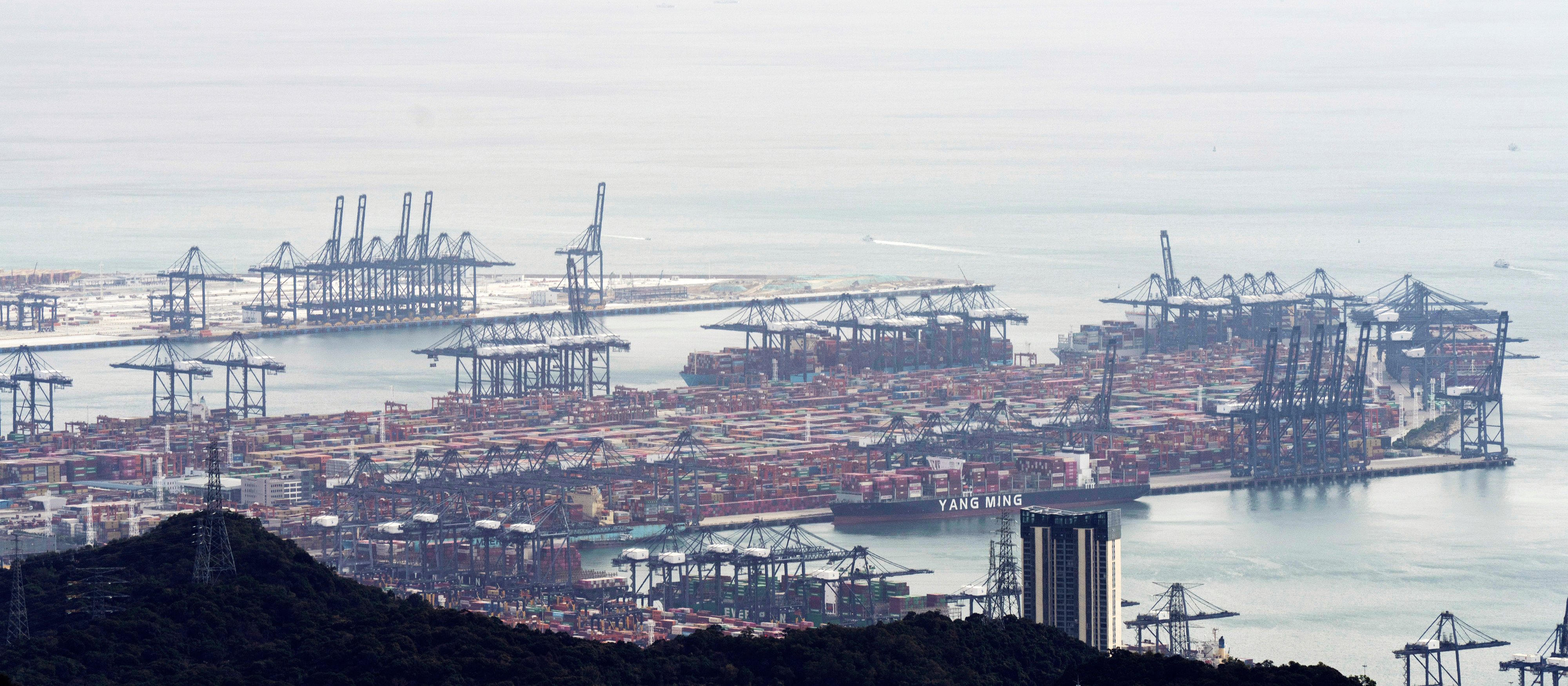 Jak amerykańskie taryfy celne uderzają w Chiny