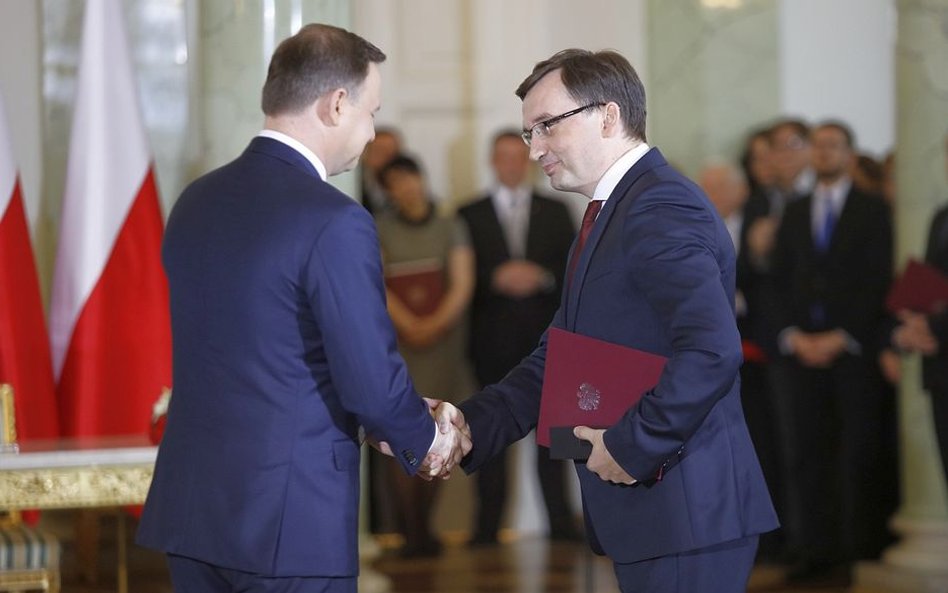 Kolejne zmiany w Prawie o ustroju sądów powszechnych: asesora powoła prezydent, a nie minister