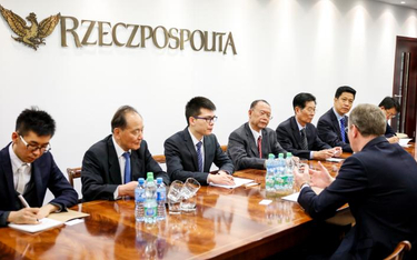 Od lewej (L to R): WU Sike – foreign policy advisor of MFA, WANG Yong – interpreter, LU Qiutian – fo