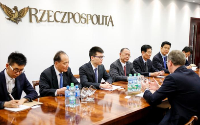 Od lewej (L to R): WU Sike – foreign policy advisor of MFA, WANG Yong – interpreter, LU Qiutian – fo
