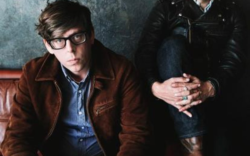 Patrick Carney, perkusista (z lewej), i Dan Auerbach, gitarzysta i wokalista. The Black Keys wystąpi
