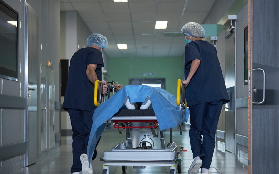 Eksperci sugerują, by skoncentrować usługi opieki zdrowotnej, bo na razie przywozimy szpital do pacj
