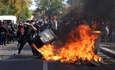 Protest licealistów we Francji przybrał gwałtowną formę