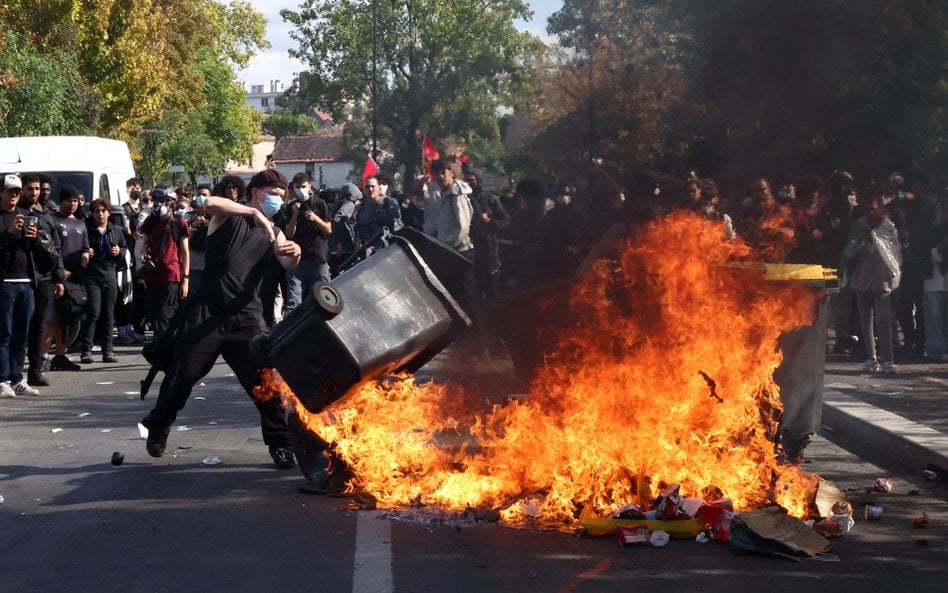 Protest licealistów we Francji przybrał gwałtowną formę