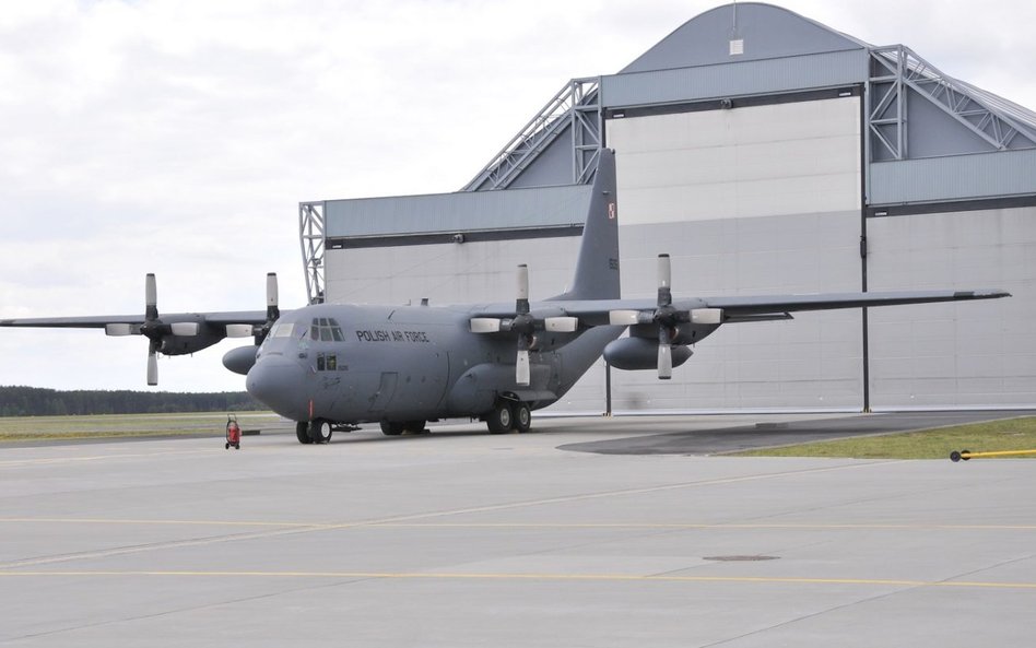 Średni samolot transportowy Lockheed C-130E Hercules Sił Powietrznych. Fot./Andrzej Kiński.