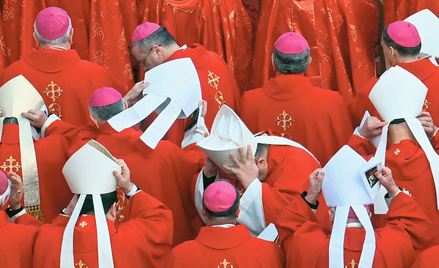 Kardynałowie podczas pogrzebu Benedykta XVI, Watykan, 5 stycznia 2023 r.
