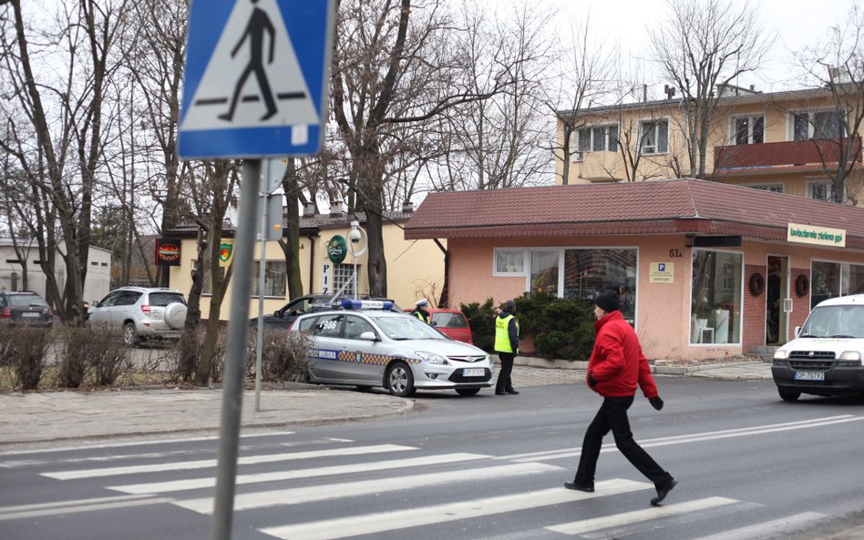 Sto milionów zł na bezpieczne przejścia drogowe i edukację