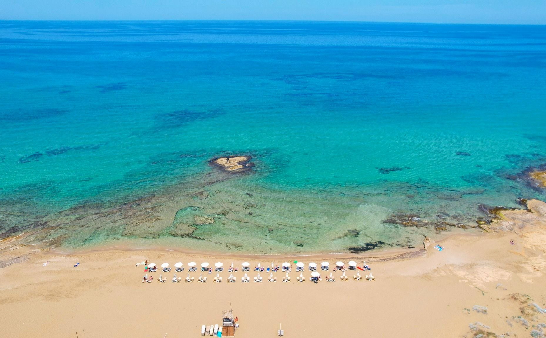 Traveldata: Okazje ciągle czekają w biurach podróży. Setki złotych do zaoszczędzenia