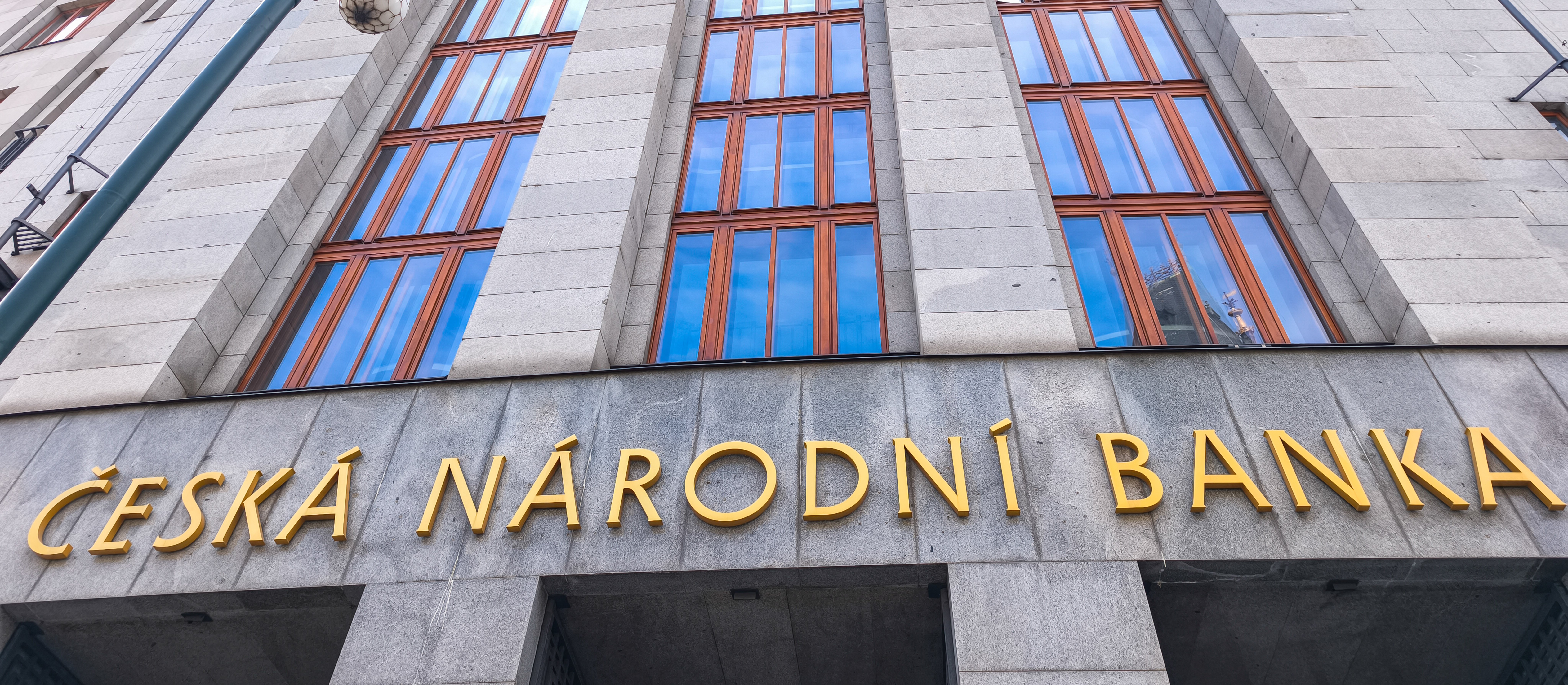 Silna korona pozwoli na dalsze cięcia stóp procentowych?