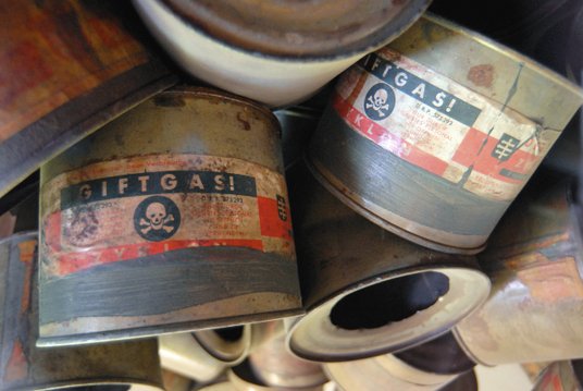 W obozach koncentracyjnych Niemcy wymordowali setki tysięcy ludzi m.in. za pomocą gazu Cyklon B prod