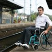 Niepełnosprawni: poprawa jakości obsługi podróżnych na dworcach PKP
