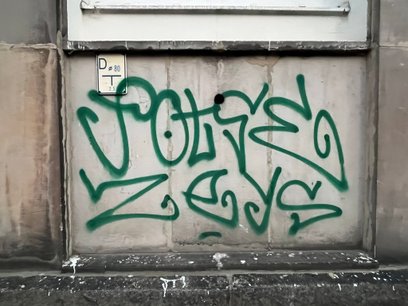 Wulgarne napisy i rysunki szpecą niemal wszystkie ściany w centrum miasta