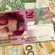 Złoty koryguje zesłszotygodniowe wzrosty