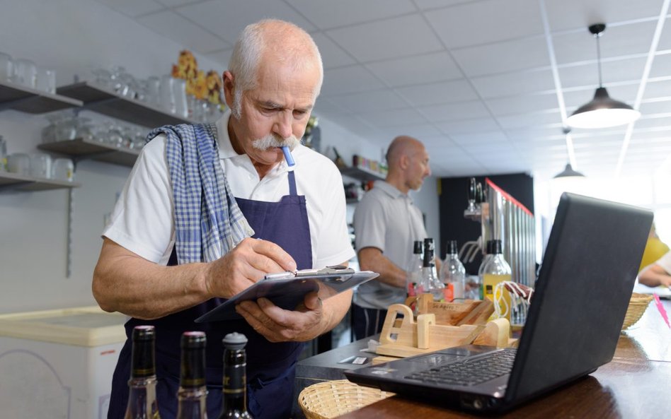 Seniorzy nie rezygnują z dorabiania pomimo pandemii