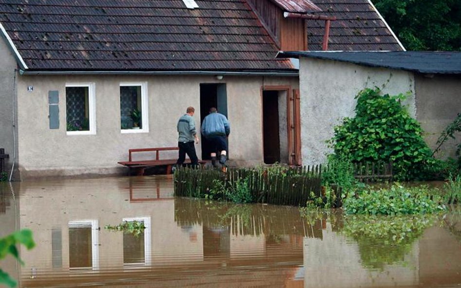 Właściwe ubezpieczenie pozwoli wyremontować dom po powodzi