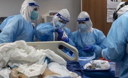 Koronawirus. Nowe obostrzenia w stanach USA. "Stoimy nad przepaścią"