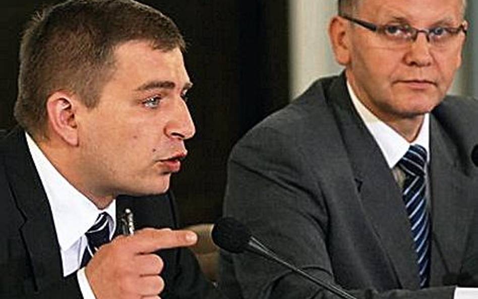 Swoistym kuriozum jest złożenie zdania odrębnego do raportu przez jego autora Mirosława Sekułę (PO),