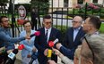 Sędziowie TK, od lewej: Anna Korwin-Piotrowska, Krystian Markiewicz i Marcin Dziurda przed siedzibą 