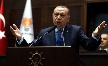 Recep Erdogan – prezydent Turcji, toczący wojnę z ruchem Gülena.